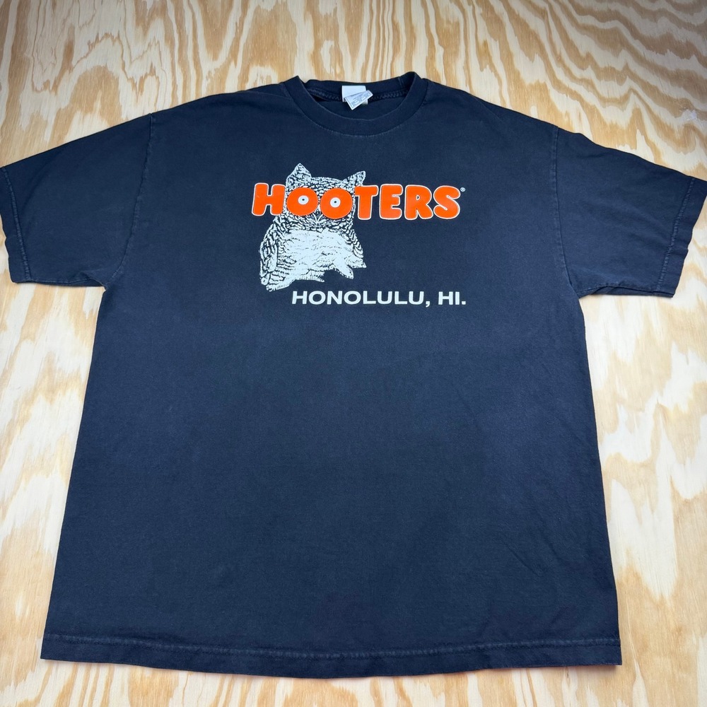 Vintage Hooters Honolulu Hawaii T-Shirt Mens XL Black Owl Logo Graphic Tee AAA
